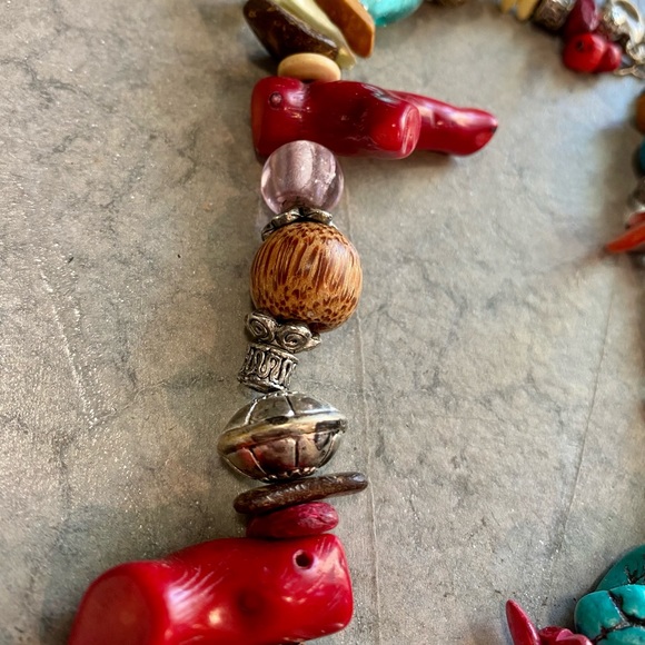 LIKE NEW Gorgeous Luxury Stone Beaded Necklace with Multicolor Colorful Detail - Picture 5 of 5